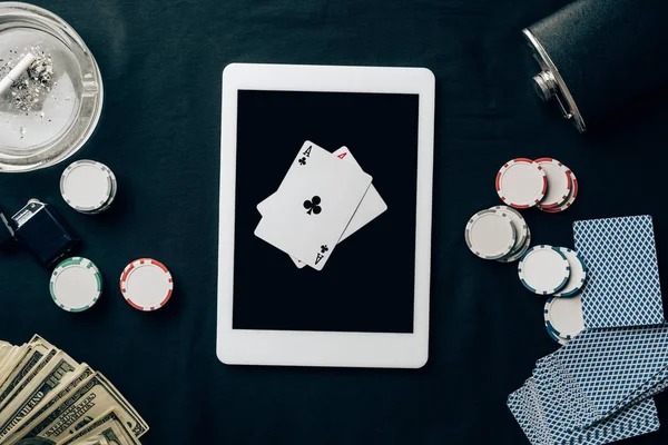qqstar slot app installation screen on Android